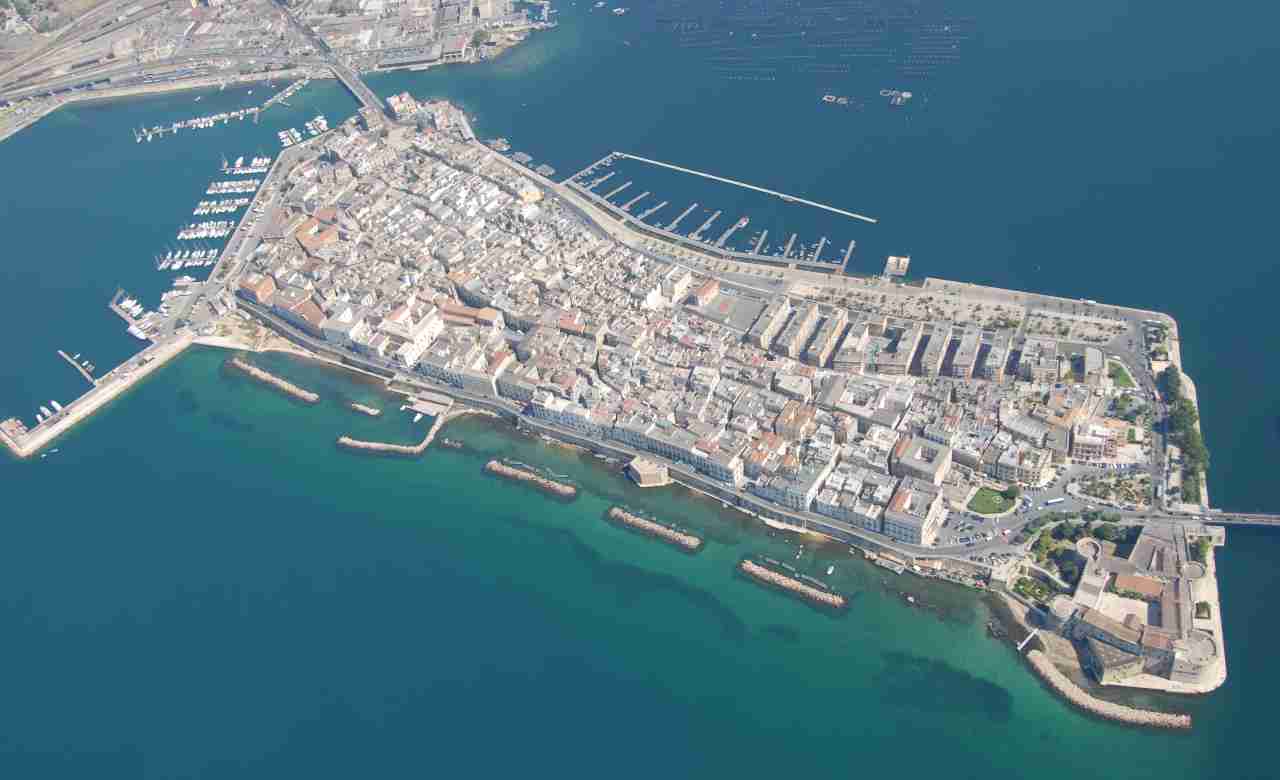 Taranto vecchia immagine dall'alto