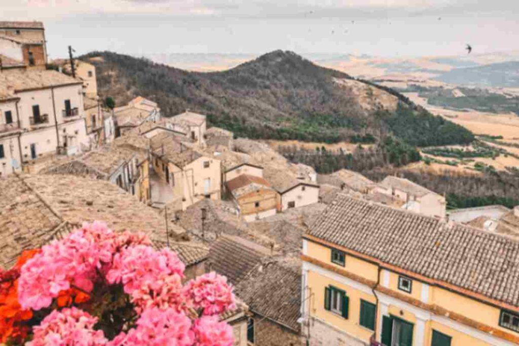 Sant'Agata di Puglia, Italia (foto di Janet Newenham), Trabucco, Molise, Italia (foto della Regione Molise)